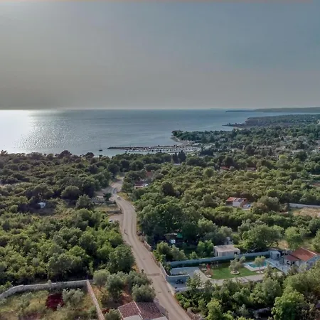 Mit Privatpool Fuer 5 Personen Ca 55 Qm In Peroj, Istrien Istrische Riviera Holiday home Peroj