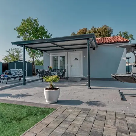 Mit Privatpool Fuer 5 Personen Ca 55 Qm In Peroj, Istrien Istrische Riviera Peroj