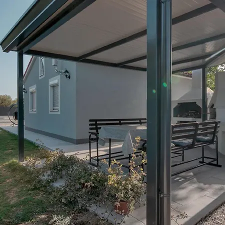 Mit Privatpool Fuer 5 Personen Ca 55 Qm In Peroj, Istrien Istrische Riviera Holiday home