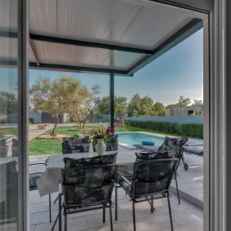 Mit Privatpool Fuer 5 Personen Ca 55 Qm In Peroj, Istrien Istrische Riviera