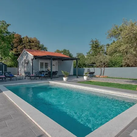 Mit Privatpool Fuer 5 Personen Ca 55 Qm In Peroj, Istrien Istrische Riviera *