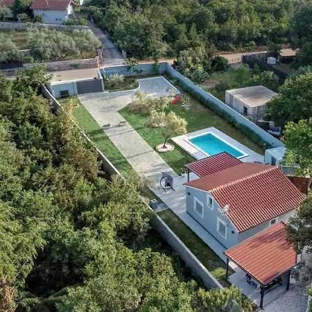 Mit Privatpool Fuer 5 Personen Ca 55 Qm In Peroj, Istrien Istrische Riviera ペロイ